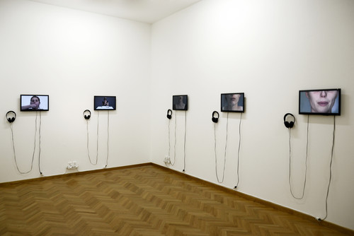 Lucie Béguin - Sans titre, 2011-2013 - série de vidéos, boucles de 50s à 10min26s - Agrandir l'image, .JPG 15.0Mo (fenêtre modale)