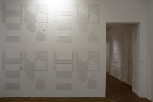 Charlotte Mas, S, M, L, XL, 2013, papier à patron, dimensions variables - Agrandir l'image, .JPG 5.7Mo (fenêtre modale)