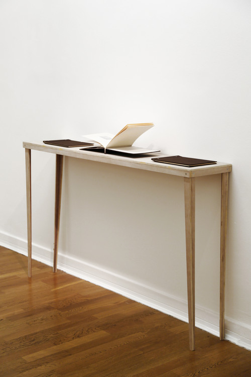 Géraldine Martin, Mélanie Grindart, Germaine Lardint, Martine Dragelin, 2013, photographies, albums et console en bois - Agrandir l'image, .JPG 8.5Mo (fenêtre modale)