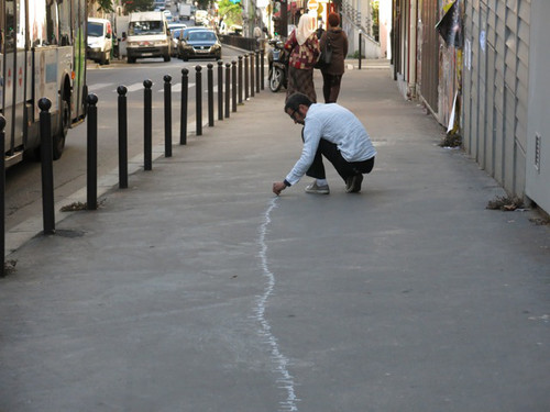 Performance d'écriture de Jean-Christophe Norman lors de la Biennale de Belleville en 2014 - Agrandir l'image, .JPEG 84Ko (fenêtre modale)