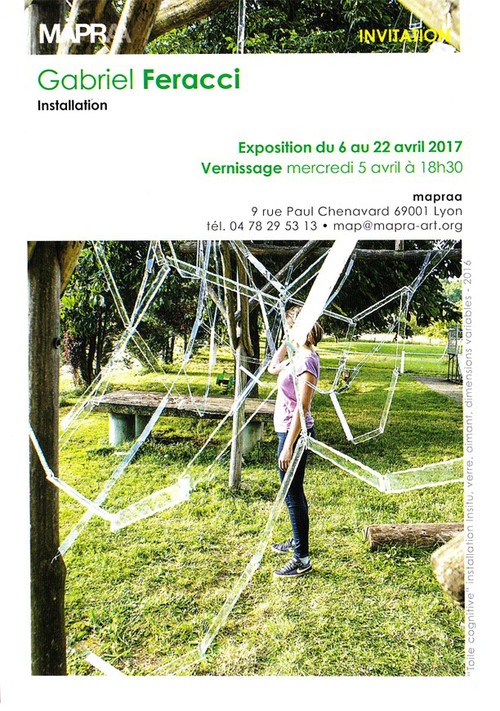Gabriel Feracci - Toile cognitive - Installation in situ, verre, aimant, dimensions variables 2016 - Agrandir l'image, .JPG 247Ko (fenêtre modale)