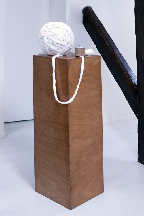 Laura Remy, Le Tricotin, depuis 2009, laine, bois, crochet - Agrandir l'image, .JPG 15.9Mo (fenêtre modale)