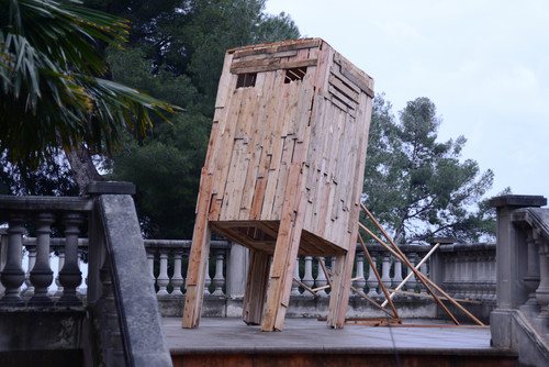 Sophie Pellegrino, Défi, 2013, installation, bois de palette, tasseaux, dimensions variables - Agrandir l'image, .JPG 14.0Mo (fenêtre modale)