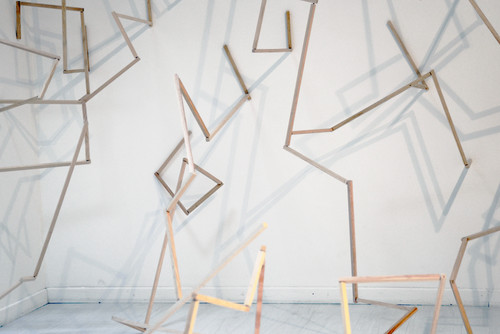 Sophie Pellegrino, Evolutives Lines, 2013, installation, tasseaux, dimensions variables - Agrandir l'image, .JPG 17.0Mo (fenêtre modale)