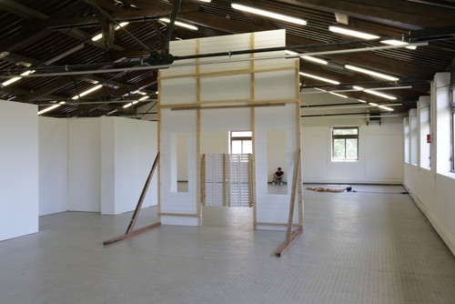 Nicolas Boulet, Façade de saloon 1.1, 2014 , bois divers, lambris pvc, tapis de douche pvc, 4m x 2m5 x 2m - Agrandir l'image, .JPG 4.6Mo (fenêtre modale)