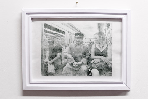 Yassine Boussaadoun, Les Dictateurs dans le métro (extrait), 2013, série de 5 transferts, papier - Agrandir l'image, .JPG 11.6Mo (fenêtre modale)